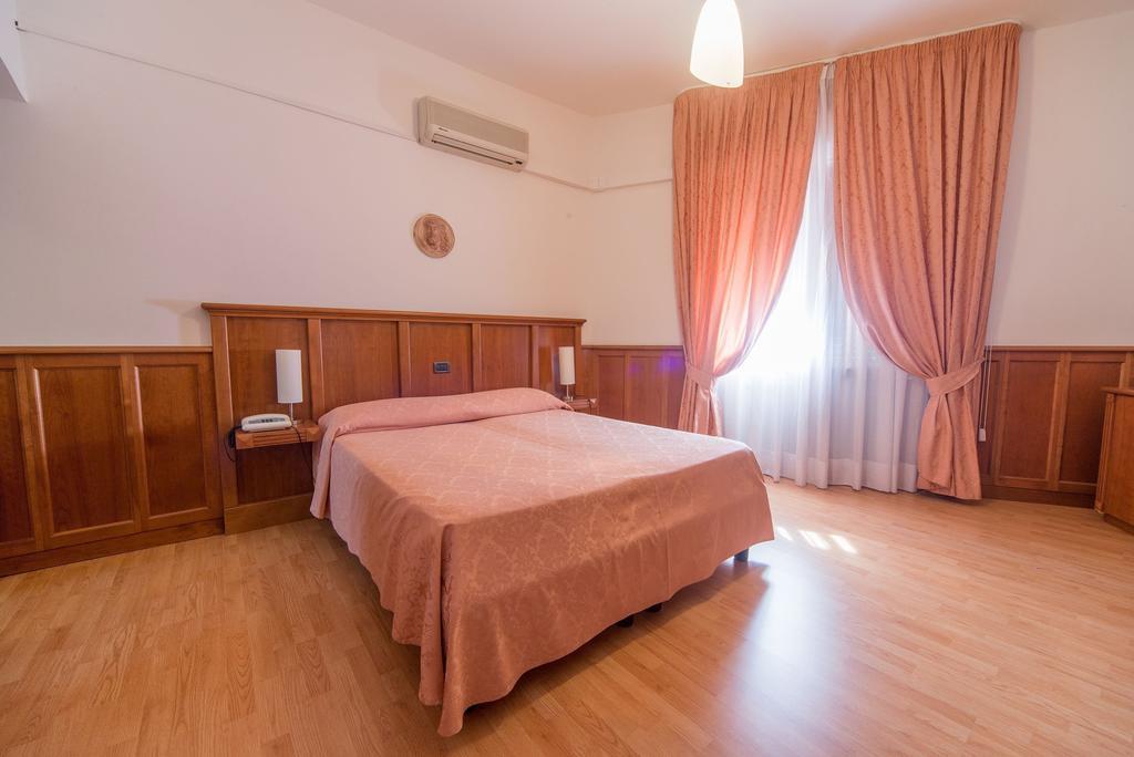 Hotel Del Camerlengo Fara San Martino Zimmer foto